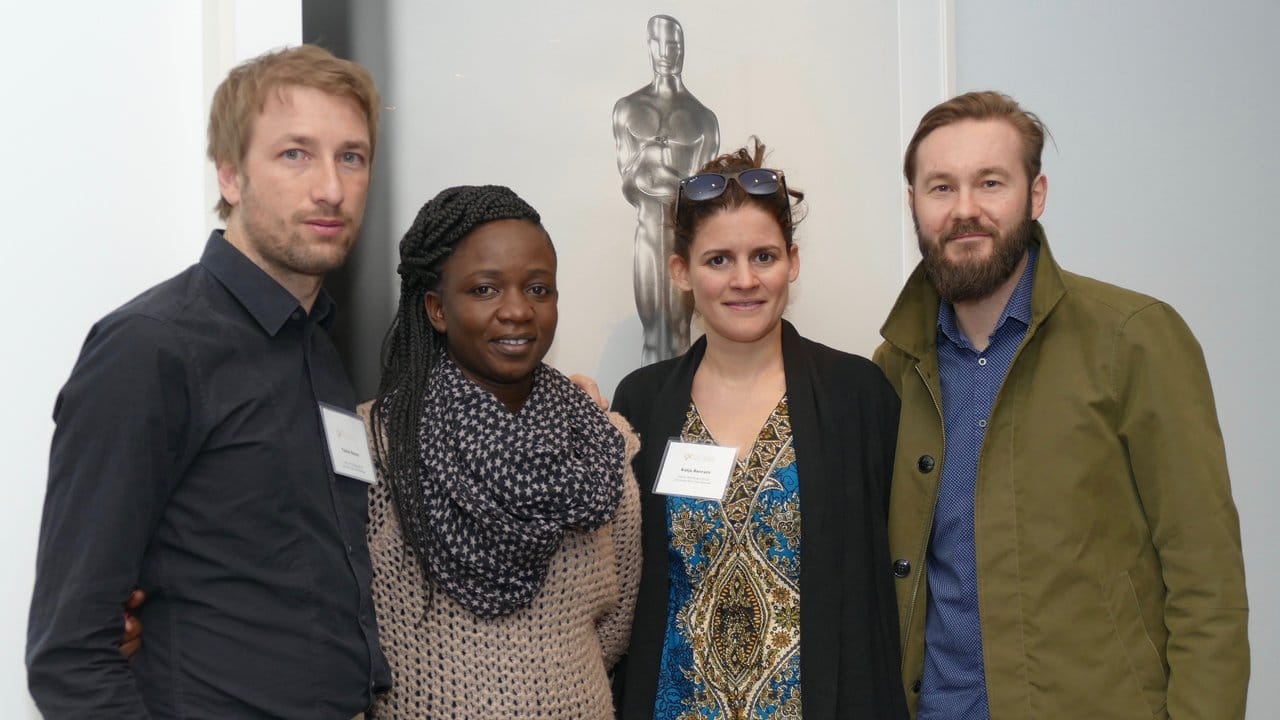 Das Team des Films "Watu Wote/All Of Us": Produzent Tobias Rosen (l-r), die kenianische Produktionsleiterin des Films, Krysteene Savane, Regisseurin Katja Benrath und Kameramann Felix Striegel. Das Team des Films "Watu Wote/All Of Us": Produzent Tobias Rosen (l-r), die kenianische Produktionsleiterin des Films, Krysteene Savane, Regisseurin Katja Benrath und Kameramann Felix Striegel.