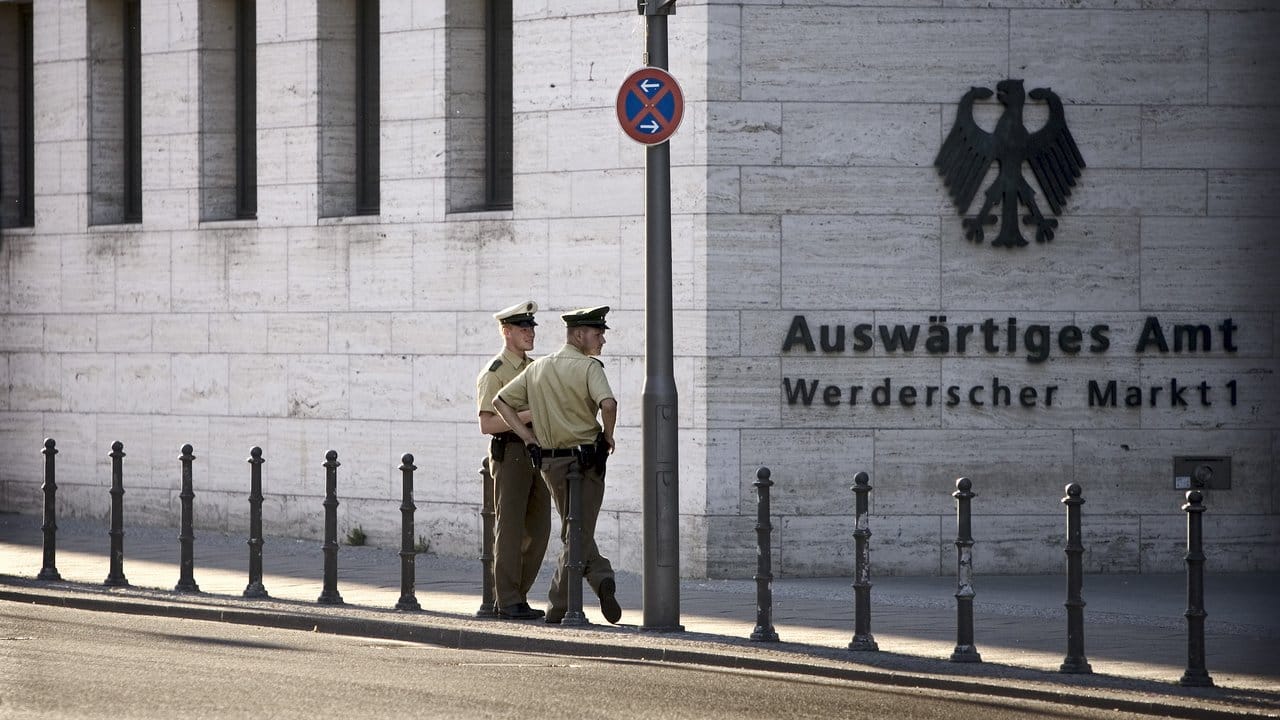 Russische Cyberspione haben offenbar auch das Auswärtige Amt erfolgreich angegriffen. Russische Cyberspione haben offenbar auch das Auswärtige Amt erfolgreich angegriffen.