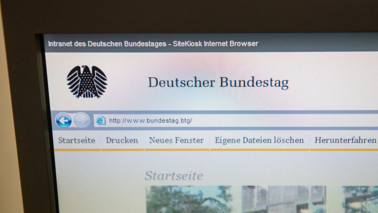 Auch der Angriff auf den Bundestag im Jahr 2015 geht nach Erkenntnissen von Ermittlern auf das Konto der russischen Gruppe "APT28". Auch der Angriff auf den Bundestag im Jahr 2015 geht nach Erkenntnissen von Ermittlern auf das Konto der russischen Gruppe "APT28".
