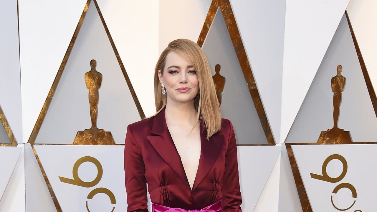 Emma Stone trägt eine Kreation von Louis Vuitton.