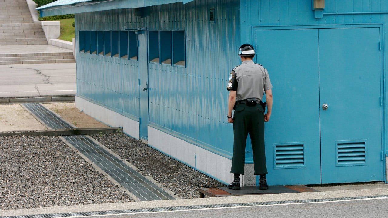 Südkoreanischer Soldat an der innerkoreanischen Grenze im Dorf Panmunjom.