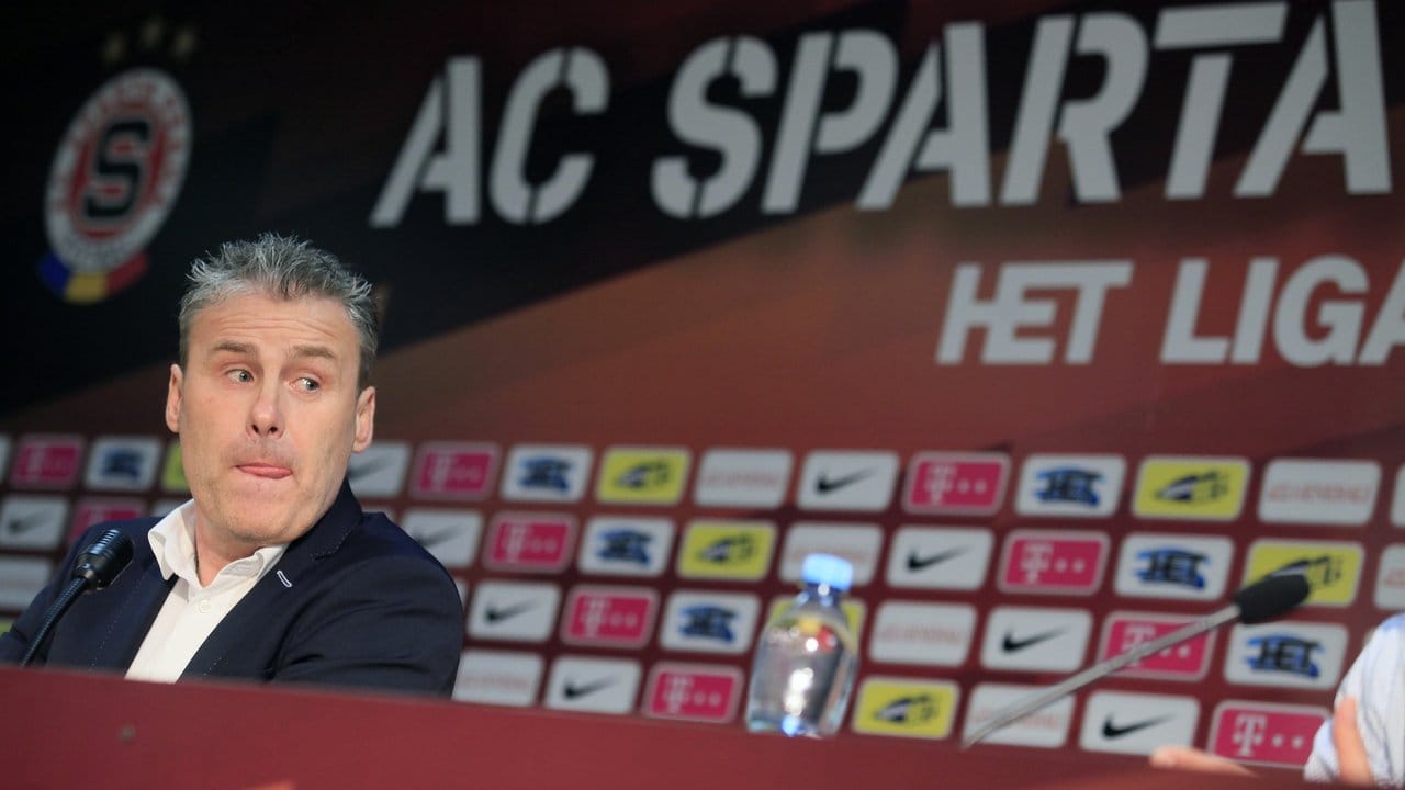 Neuer Trainer von Sparta Prag: Ex-Bundesliga-Profi Pavel Hapal. Neuer Trainer von Sparta Prag: Ex-Bundesliga-Profi Pavel Hapal.