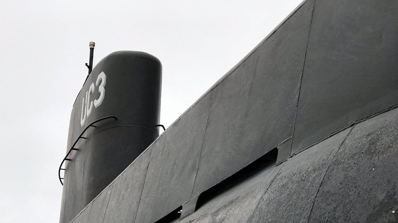 Das U-Boot "Nautilus" des dänischen Ingenieurs Peter Madsen liegt in einem Industriegebiet von Kopenhagen an Land.