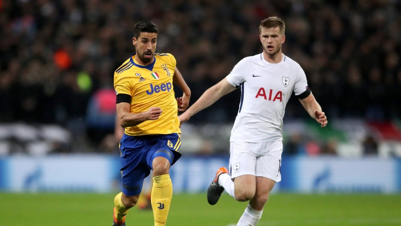 Das Glück ist mit den Tüchtigen: Juve Spieler Sami Khedira (l) behauptet den Ballbesitz gegen Eric Dier von Tottenham Hotspur.
