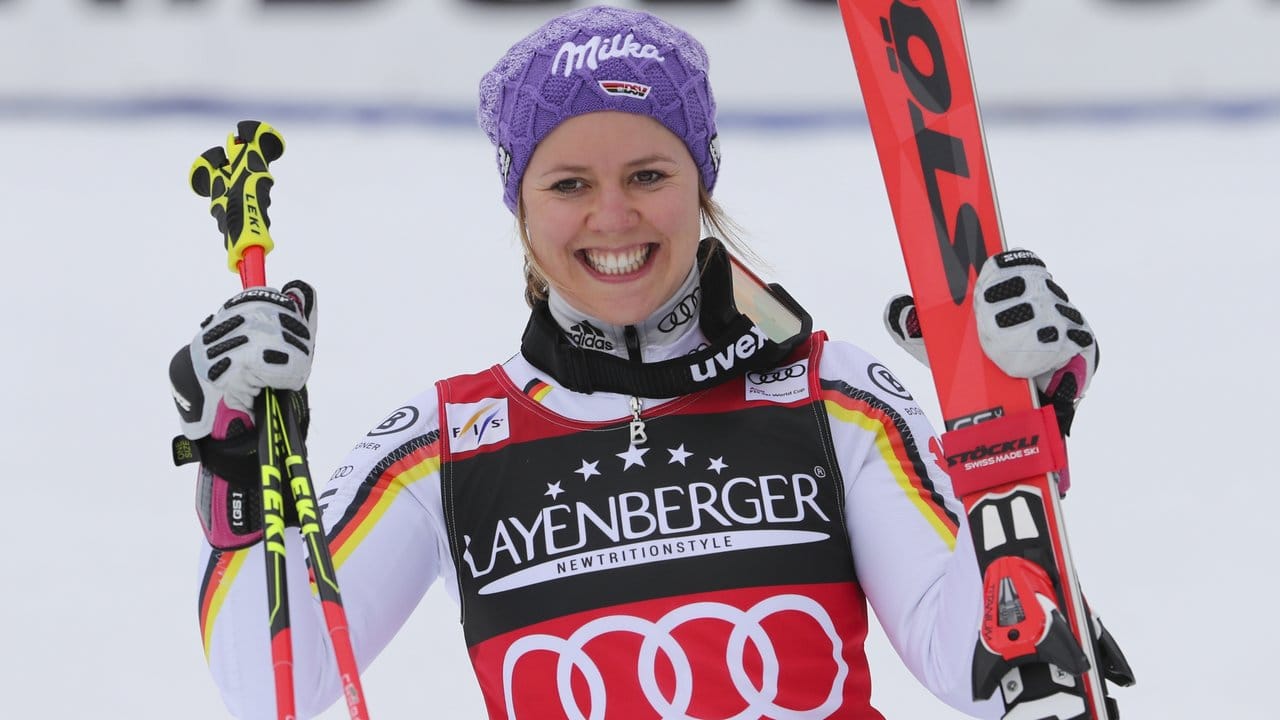 Viktoria Rebensburg freut sich über ihren zweiten Platz. Viktoria Rebensburg freut sich über ihren zweiten Platz.