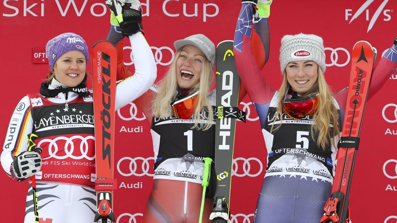 Auf dem Podest: Die Zweite Viktoria Rebensburg (l-r), Siegerin Ragnhild Mowinckel aus Norwegen und Mikaela Shiffrin aus den USA. Auf dem Podest: Die Zweite Viktoria Rebensburg (l-r), Siegerin Ragnhild Mowinckel aus Norwegen und Mikaela Shiffrin aus den USA.