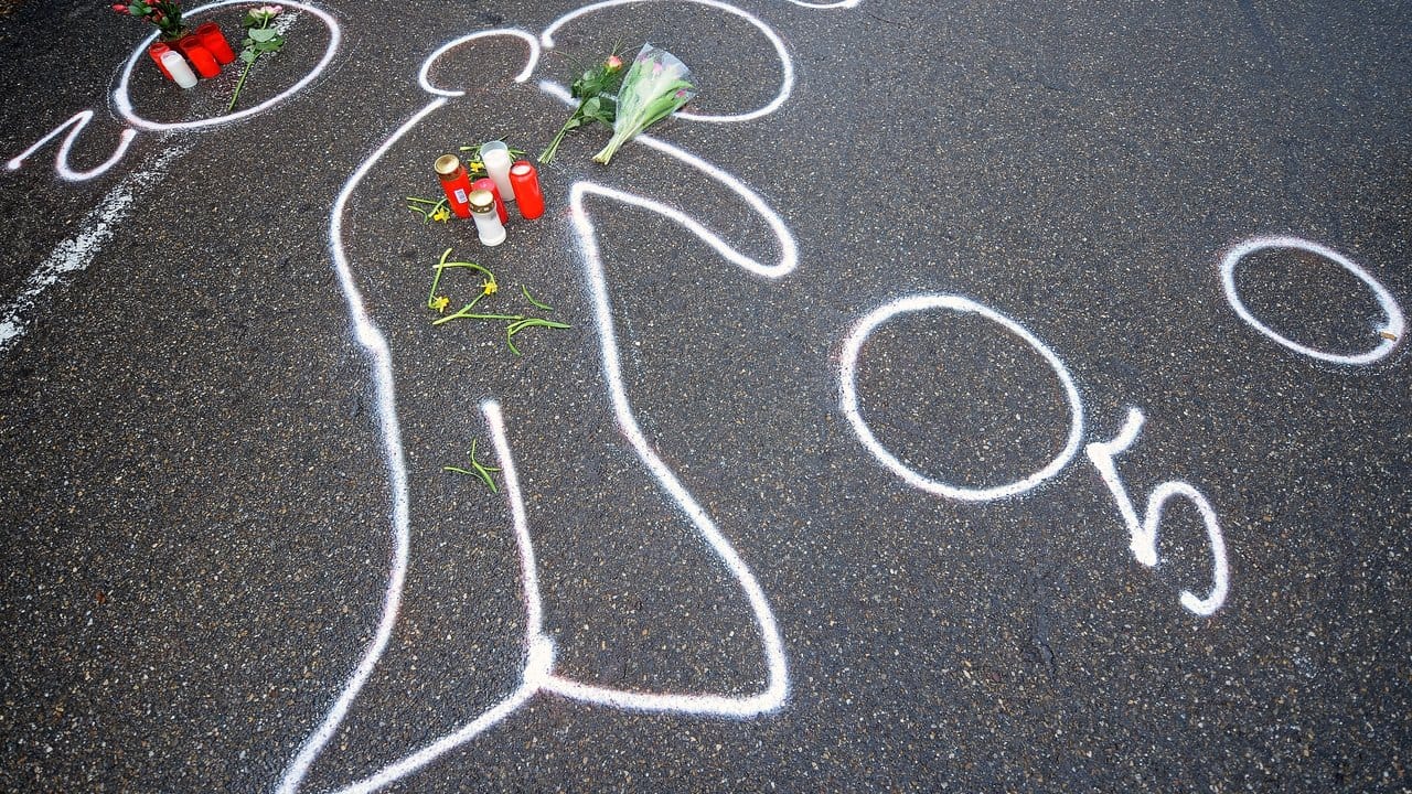 Kreidespuren zeigen den Umriss des Amokläufers Tim K. Kreidespuren zeigen den Umriss des Amokläufers Tim K.