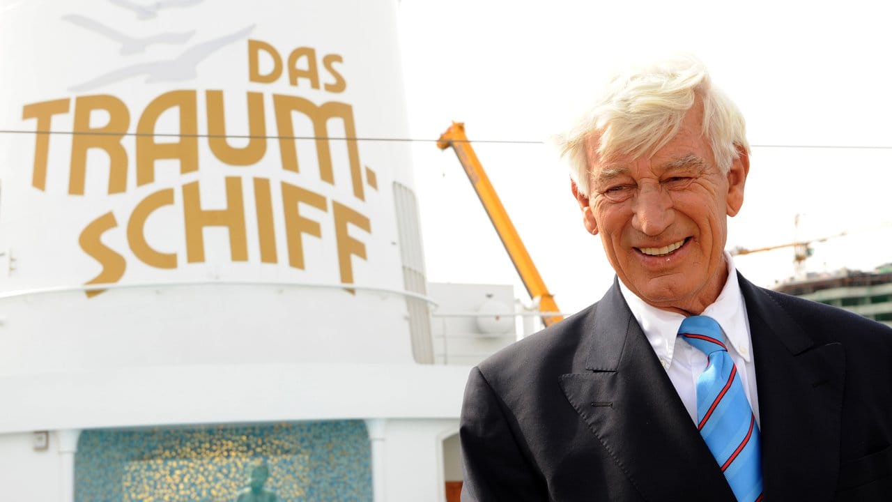 Siegfried Rauch alias Kapitän Jakob Paulsen 2009 an Deck der MS Deutschland. Siegfried Rauch alias Kapitän Jakob Paulsen 2009 an Deck der MS Deutschland.