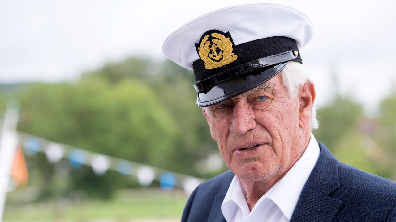 Schauspieler Siegfried Rauch 2016 in Starnberg (Bayern) auf der "MS Seeshaupt". Schauspieler Siegfried Rauch 2016 in Starnberg (Bayern) auf der "MS Seeshaupt".