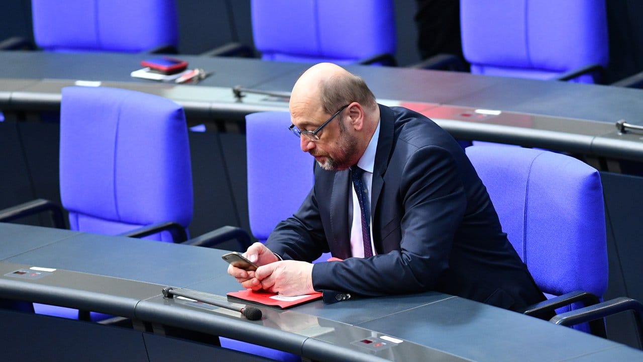 Auch Ex-SPD-Chef Martin Schulz hat versprochen, für Merkel zu stimmen. Auch Ex-SPD-Chef Martin Schulz hat versprochen, für Merkel zu stimmen.
