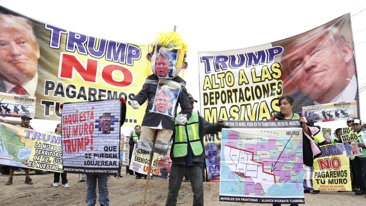 Auf beiden Seiten der Grenze kam es zu Protesten.