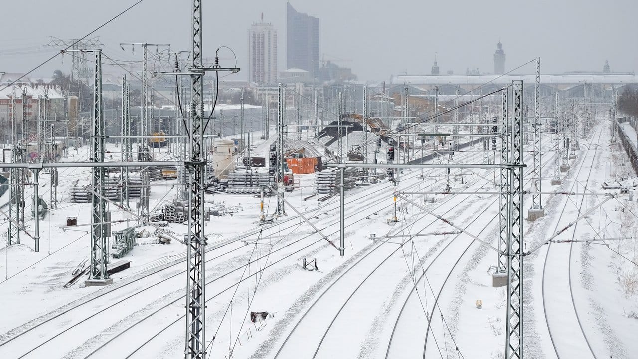 Schnee in Leipzig-City (Archiv): Ganz so viel wie auf diesem Archivfoto aus dem Jahr 2018 wird es vielleicht nicht werden.