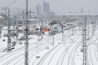 Schnee in Leipzig-City (Archiv): Ganz so viel wie auf diesem Archivfoto aus dem Jahr 2018 wird es vielleicht nicht werden.