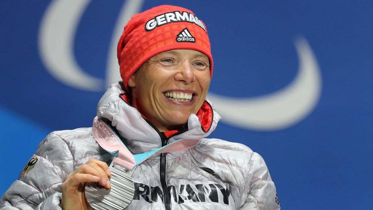 Nächste Medaille: Andrea Eskau freut sich über Silber im Langlauf über 5 Kilometer.