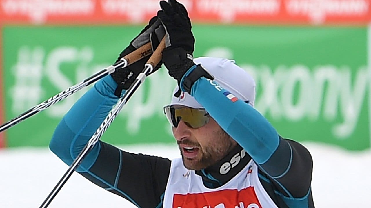 Der Franzose Jason Lamy Chappuis winkt nach seinem letzten Rennen im Weltcup zu den Zuschauern.