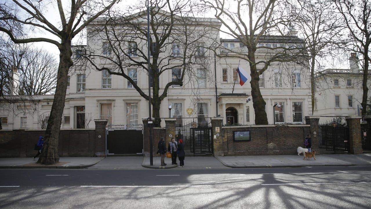 Die russische Botschaft in London. Die russische Botschaft in London.