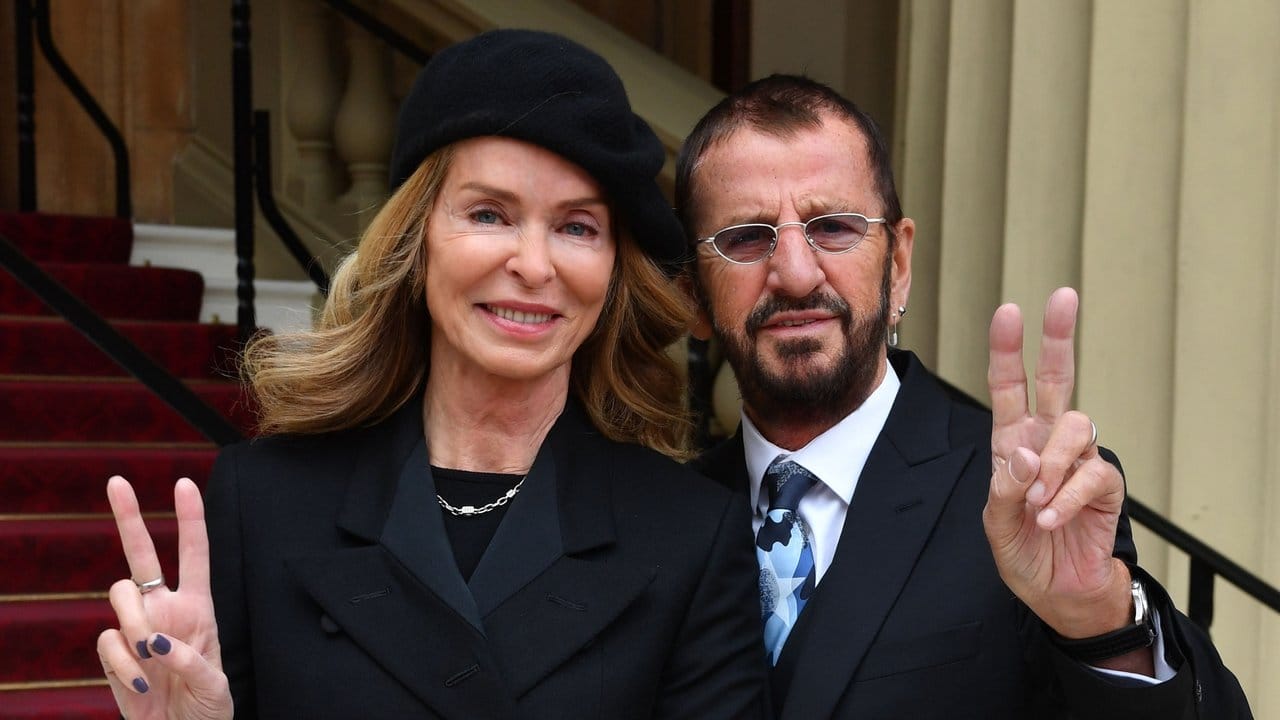 Ex-Beatle Ringo Starr und seine Frau Barbara Bach im Buckingham-Palast.