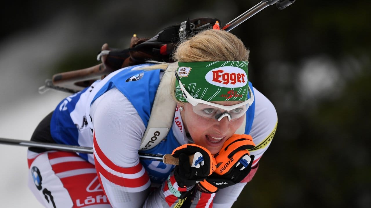 Die Österreicherin Lisa Theresa Hauser gab ihren Skistock nach einem Missgeschick an ihre deutsche Konkurrentin Vanessa Hinz.