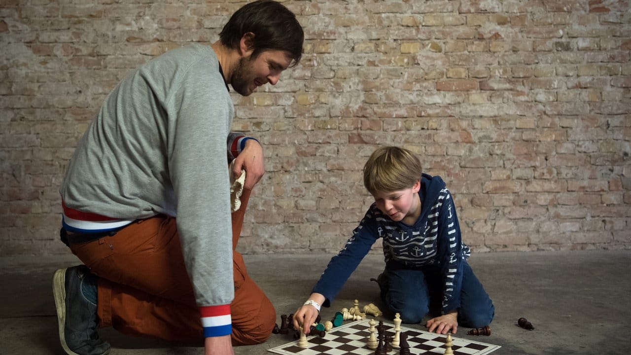 Der achtjährige Jarne vom Schachverein SV Rüdersdorf hat seinen Vater während des Turniers matt gesetzt.