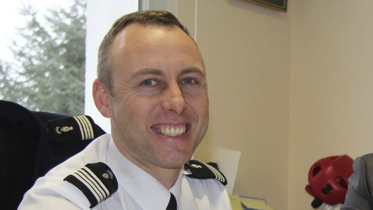 Der Polizist Arnaud Beltrame ließ sich freiwillig gegen Geiseln eintauschen. Der Polizist Arnaud Beltrame ließ sich freiwillig gegen Geiseln eintauschen.