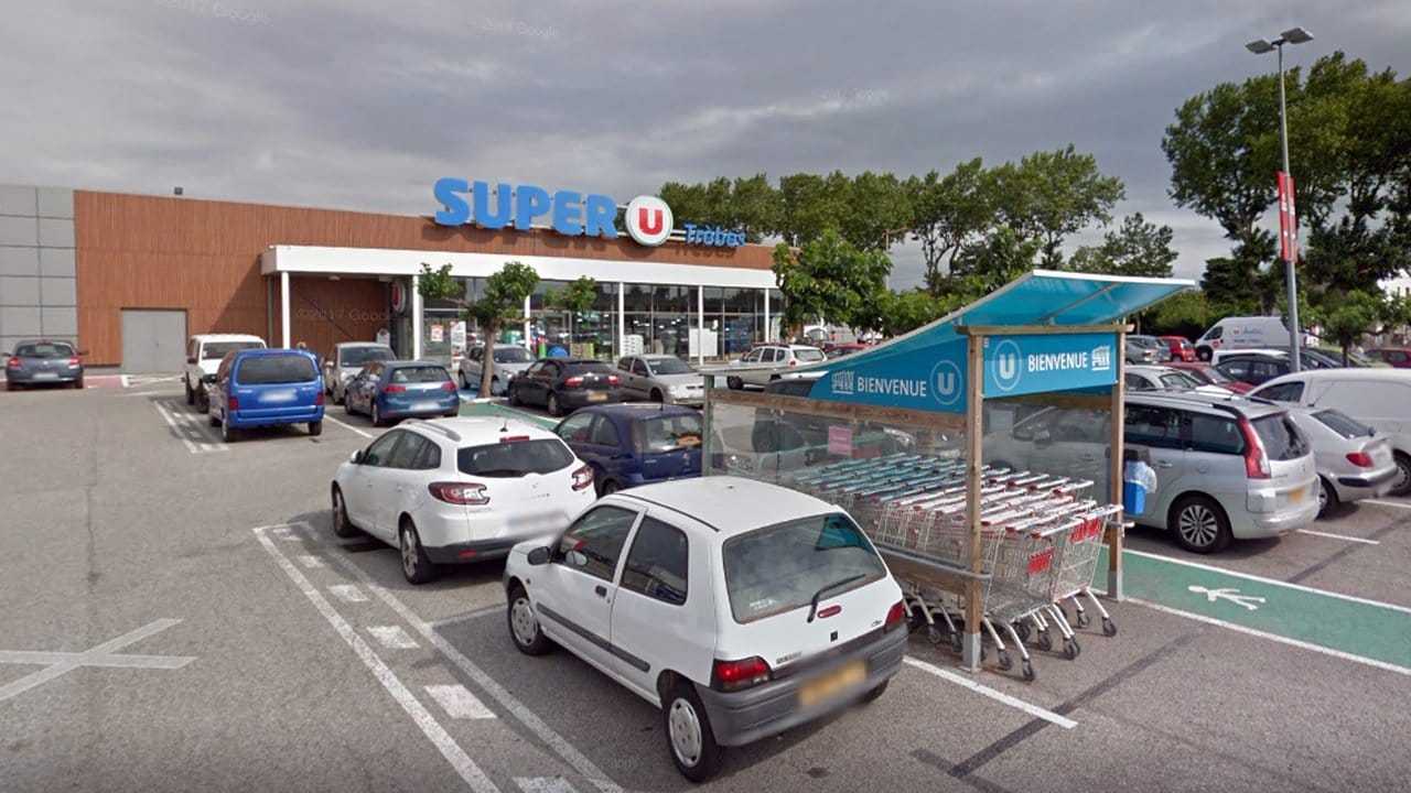 Filiale der Supermarktkette Super U am Rande von Carcassonne: Bei einer Geiselnahme in dem Supermarkt hat der Täter sich auf die Terrormiliz IS berufen. Filiale der Supermarktkette Super U am Rande von Carcassonne: Bei einer Geiselnahme in dem Supermarkt hat der Täter sich auf die Terrormiliz IS berufen.