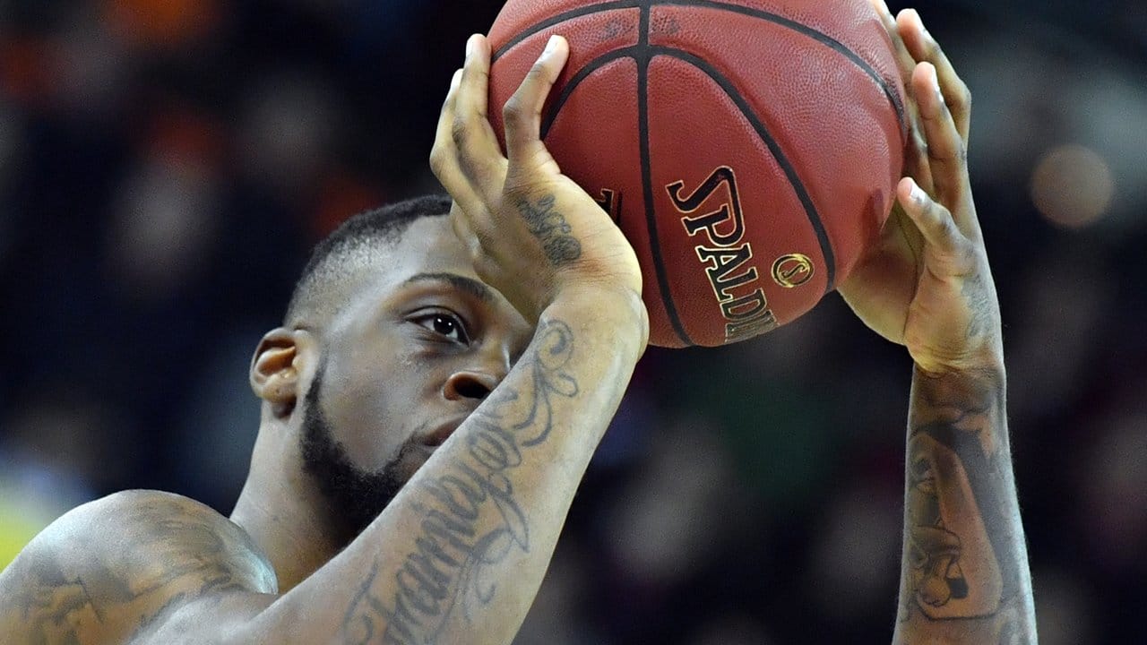 Der Ludwigsburger Elgin Cook war mit 22 Punkten Topscorer. Der Ludwigsburger Elgin Cook war mit 22 Punkten Topscorer.