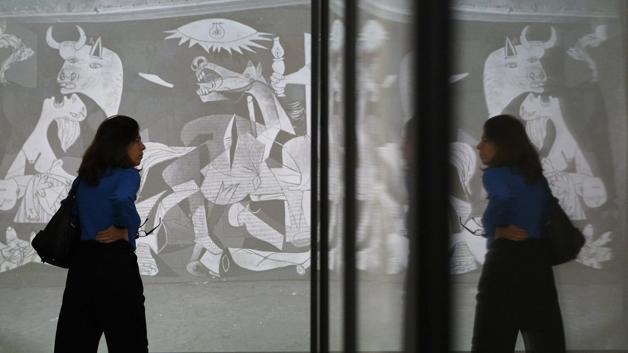 Picasso neu interpretiert: "Guernica Redacted" von Robert Longo. Picasso neu interpretiert: "Guernica Redacted" von Robert Longo.