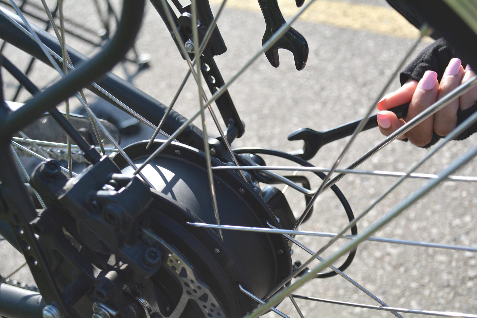 Reparatur am E-Bike: Besitzer sollten sich auf höheren Aufwand und auch höhere Kosten einstellen.