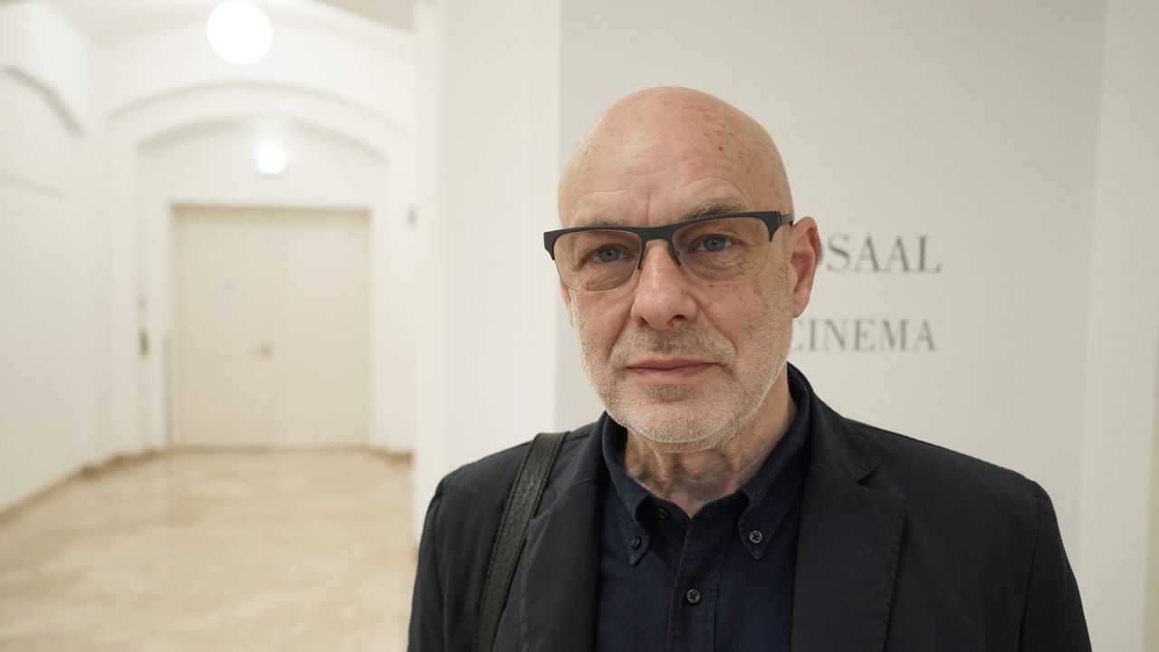Brian Eno stellt seine Installation "Empty Formalism" im Martin-Gropius-Bau vor. Brian Eno stellt seine Installation "Empty Formalism" im Martin-Gropius-Bau vor.