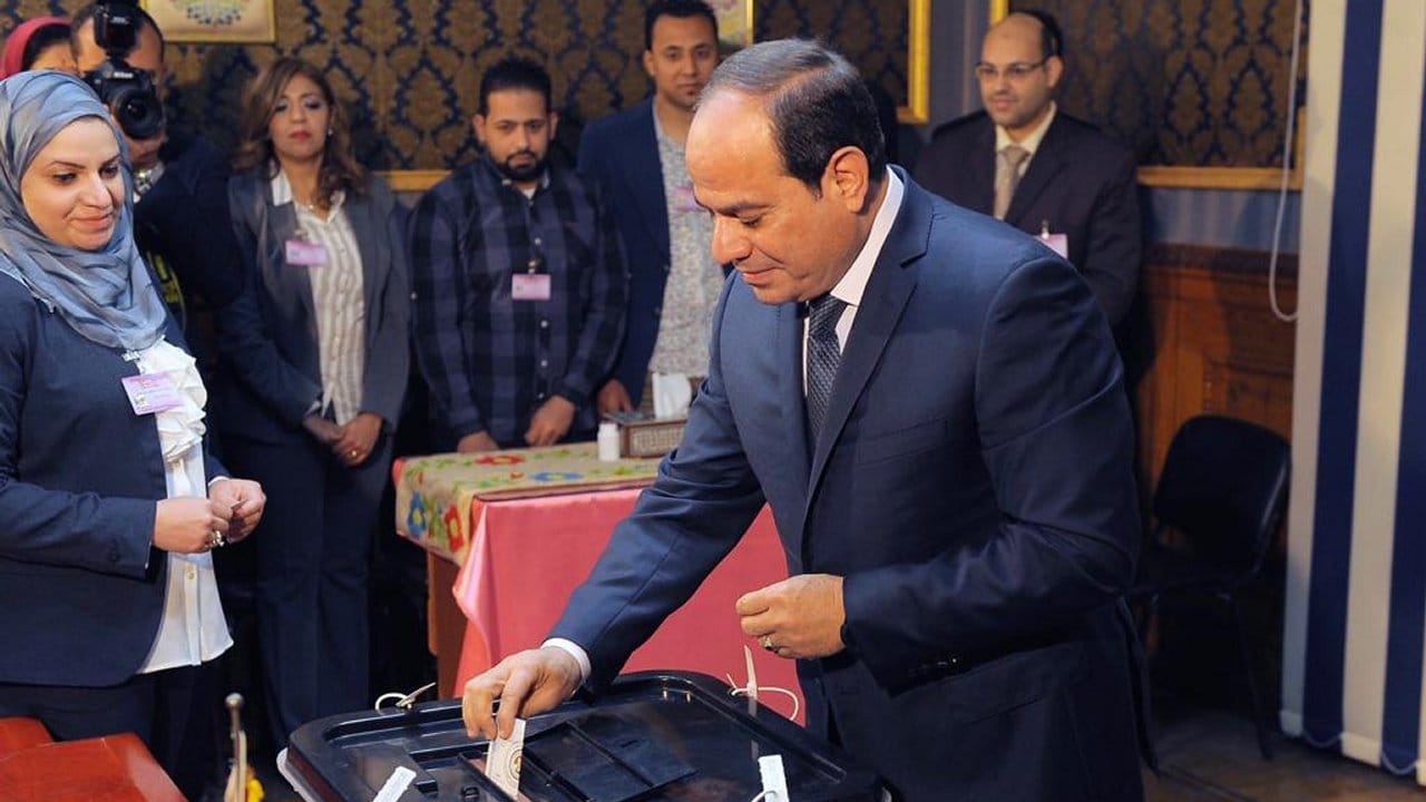 Präsident Abdel Fattah al-Sisi bei seiner Stimmabgabe in Kairo.