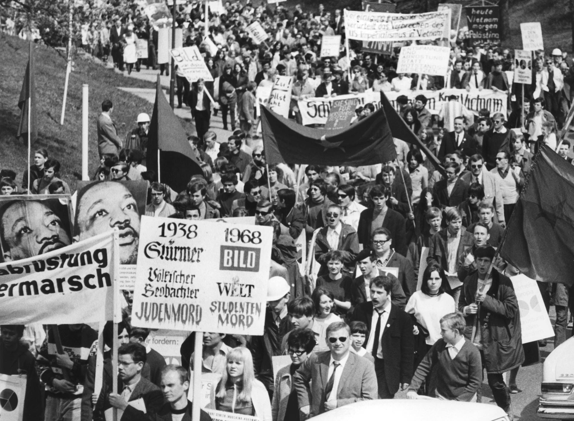 Nach dem Attentat auf Studentenführer Rudi Dutschke erreichen die Proteste 1968 ihren Höhepunkt: Es kommt zu den schwersten Ausschreitungen in der Geschichte der Bundesrepublik.