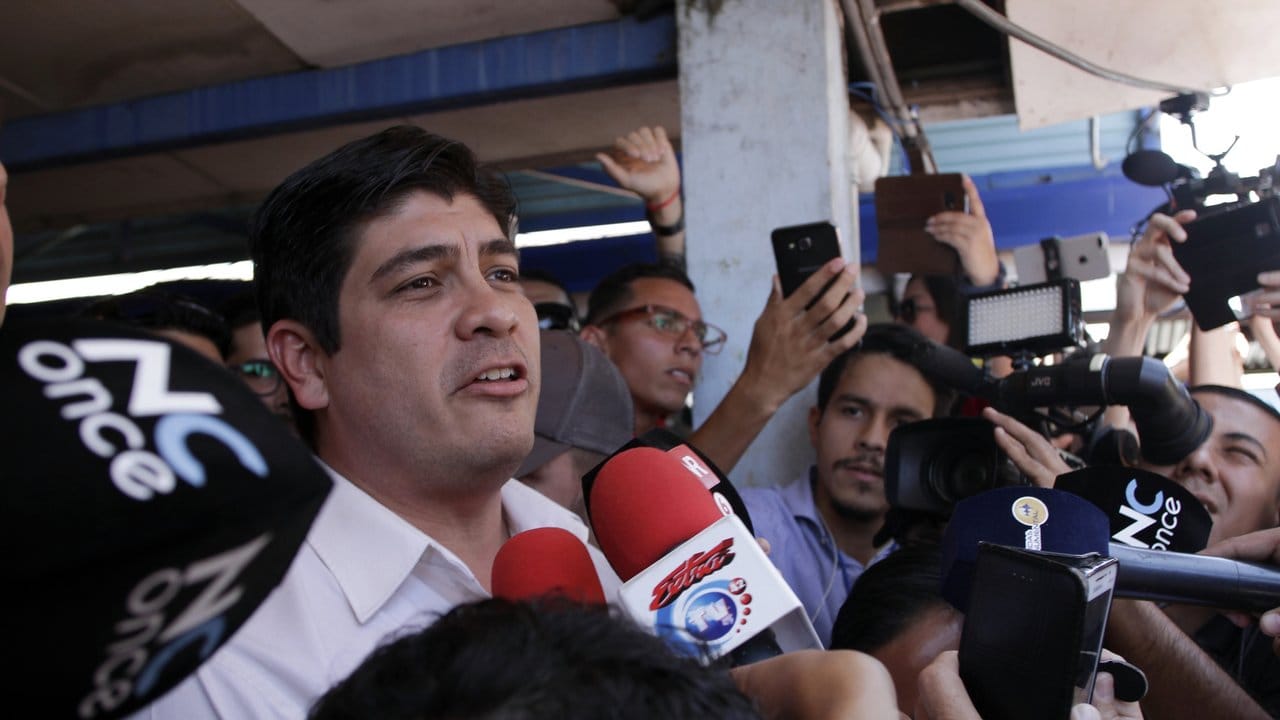 Der sozialdemokratische Regierungskandidat Carlos Alvarado steht für liberale Positionen in gesellschaftlichen Fragen.