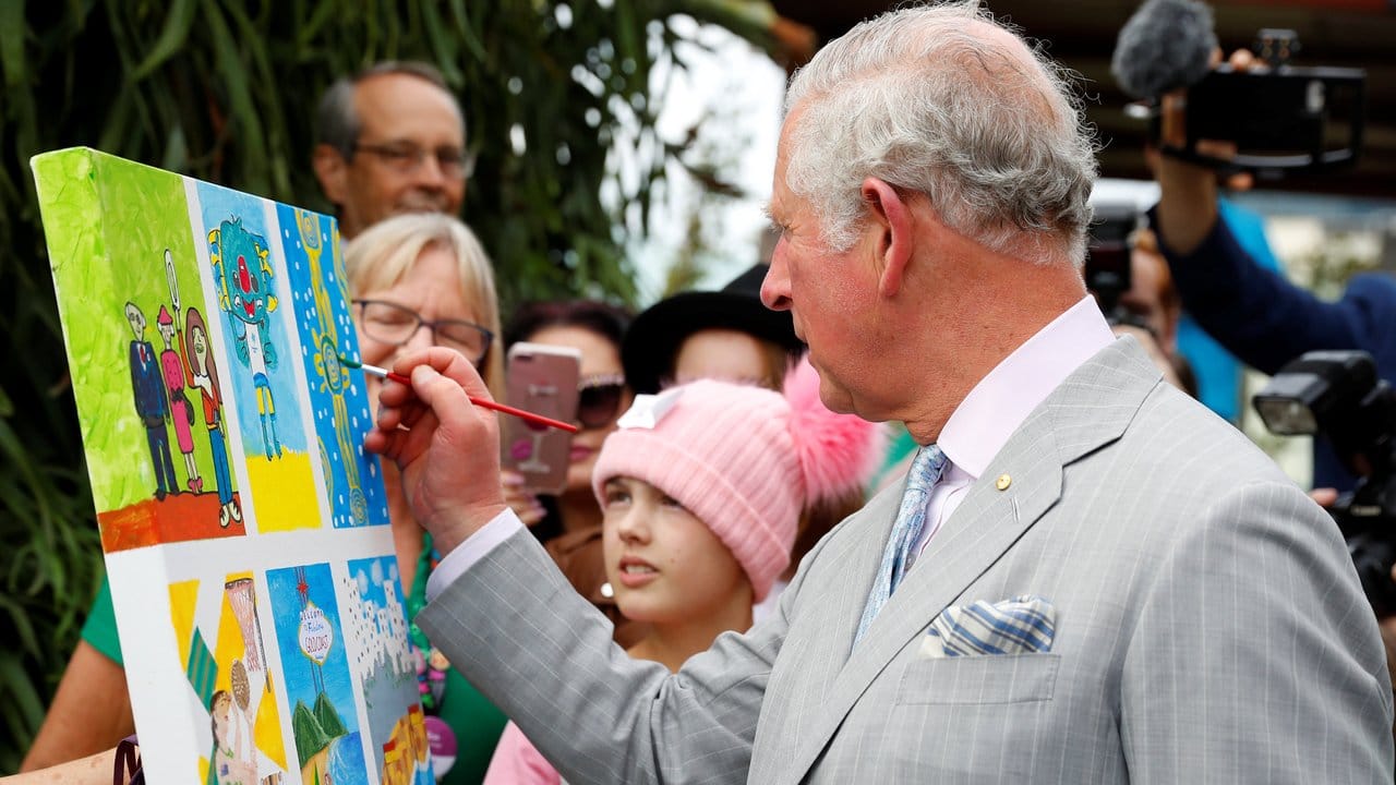 Prinz Charles bei seinem Besuch im "Lady Cilento"-Kinderkrankenhaus. Prinz Charles bei seinem Besuch im "Lady Cilento"-Kinderkrankenhaus.