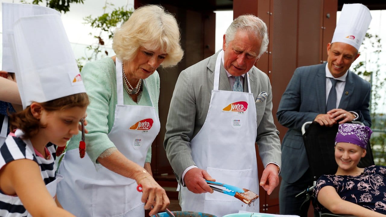 Prinz Charles und Herzogin Camilla beim Besuch des "Lady Cilento"-Kinderkrankenhauses in Brisbane. Prinz Charles und Herzogin Camilla beim Besuch des "Lady Cilento"-Kinderkrankenhauses in Brisbane.