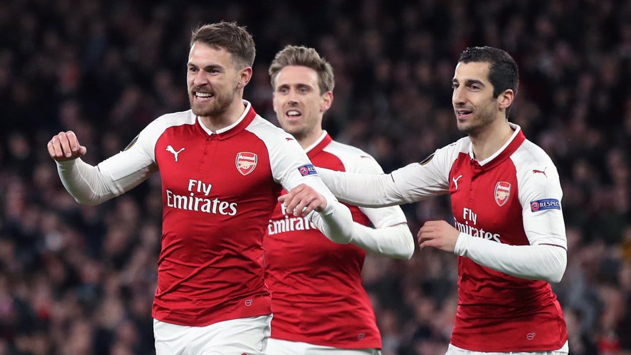 Torschütze Arsenals Aaron Ramsey (l) feiert mit Teamkameraden das 1:0 gegen ZSKA Moskau. Torschütze Arsenals Aaron Ramsey (l) feiert mit Teamkameraden das 1:0 gegen ZSKA Moskau.