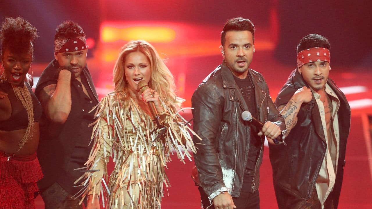 Helene Fischer legte mit Luis Fonsi einen feurigen Auftritt hin.