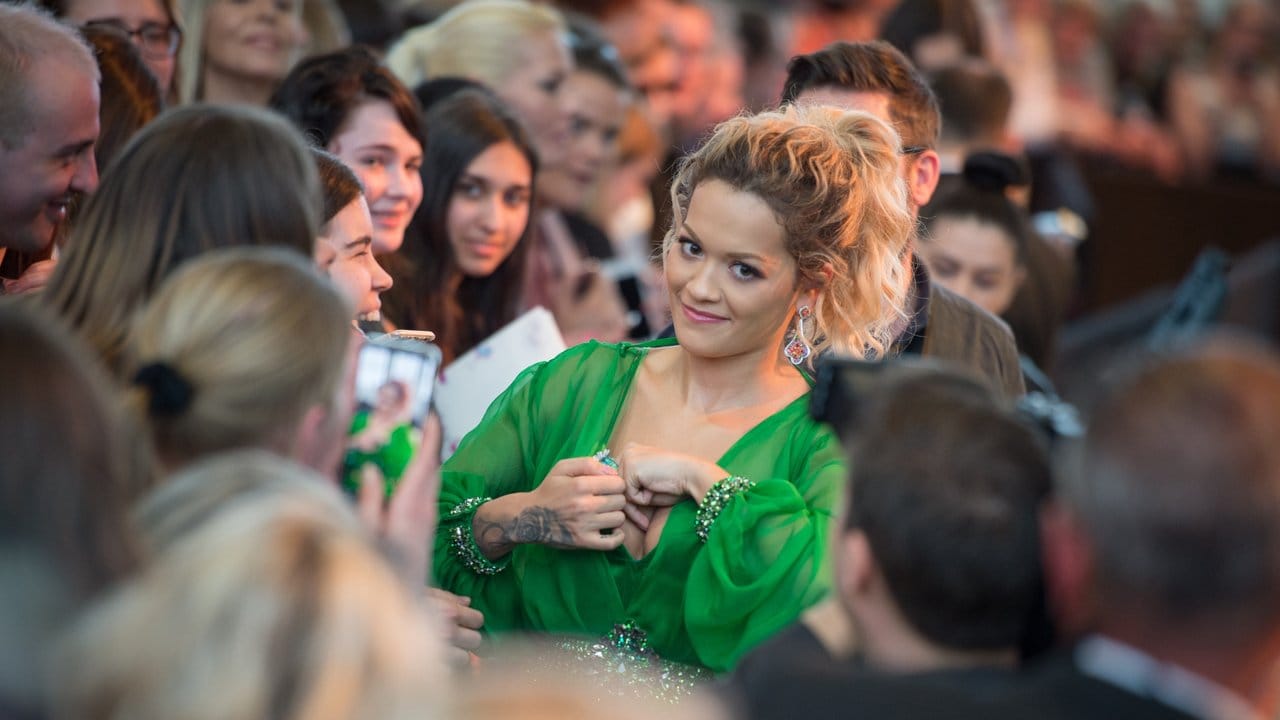 Rita Ora auf dem Weg zur Echo-Verleihung.