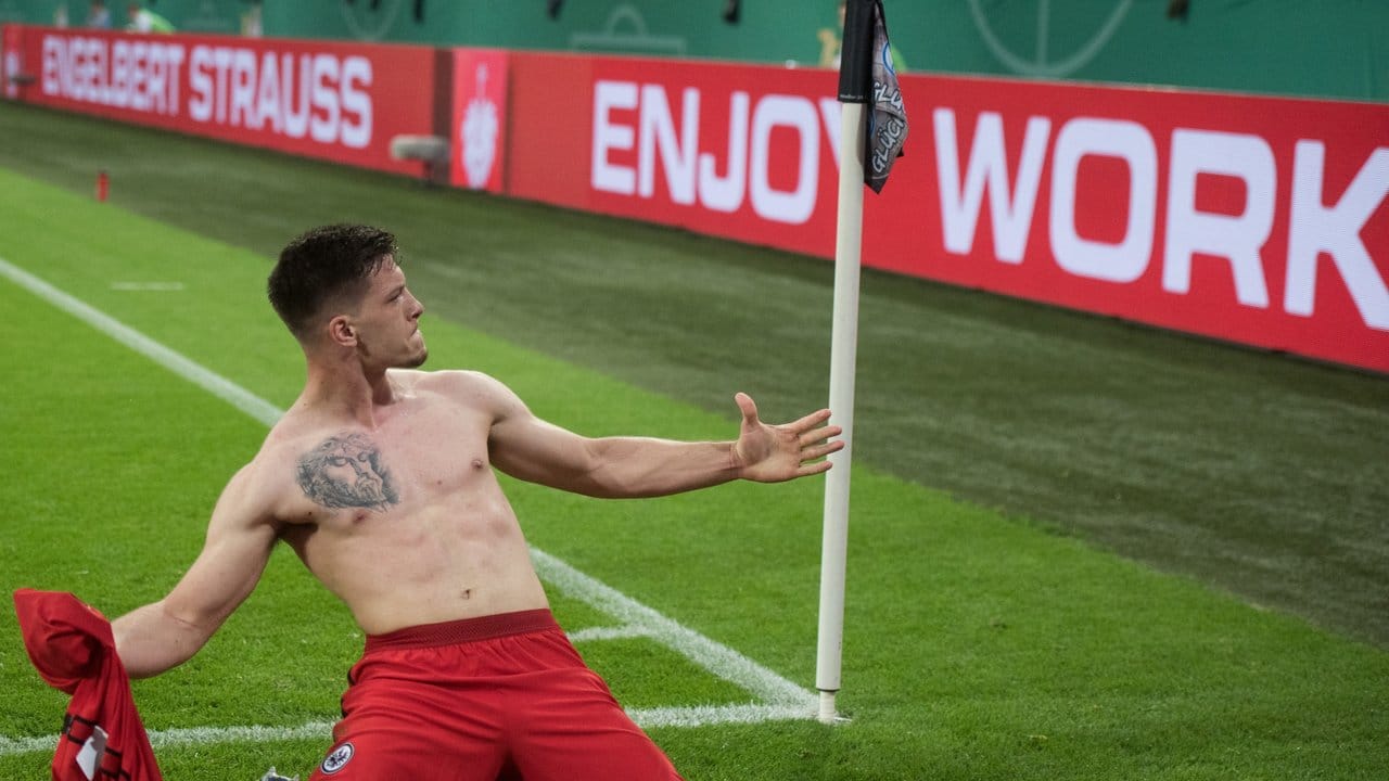 Luka Jovic war der Matchwinner für die Frankfurter Eintracht auf Schalke.