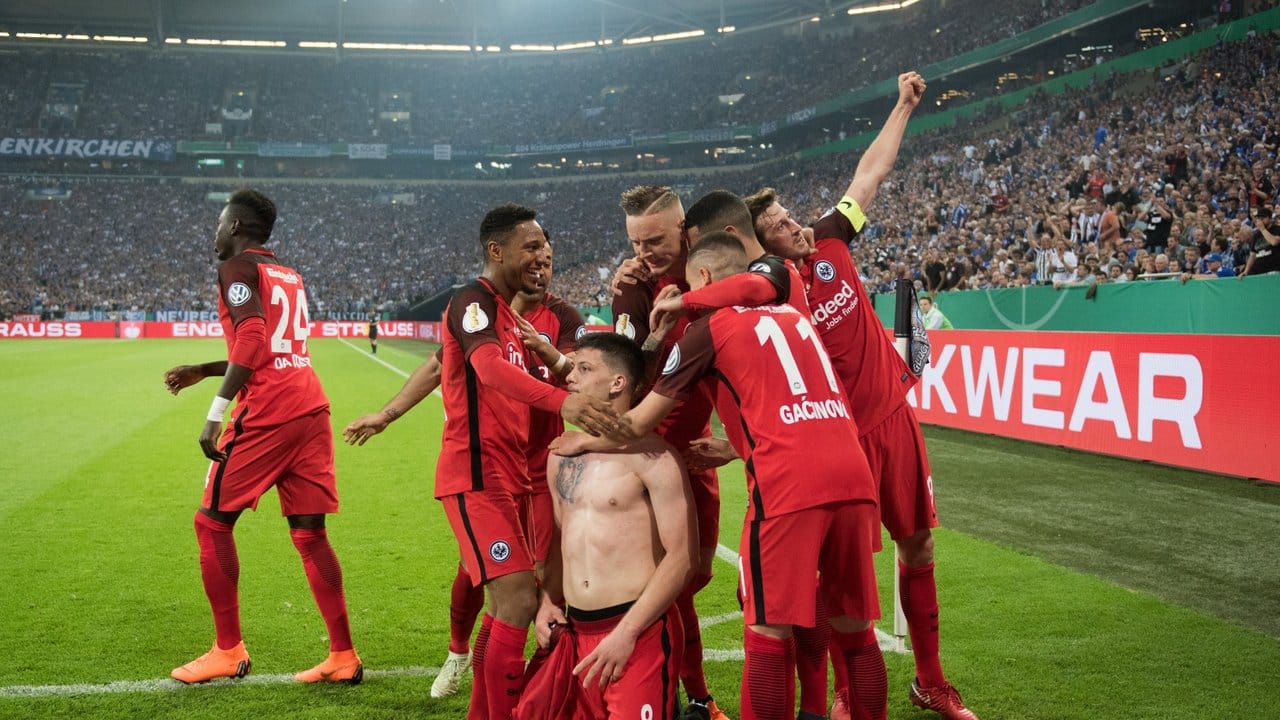 Die Frankfurter feiern den Einzug ins Pokalfinale. Die Frankfurter feiern den Einzug ins Pokalfinale.