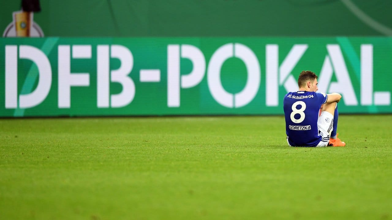 Schalkes Leon Goretzka war nach dem Aus im DFB-Pokal bitter enttäuscht.