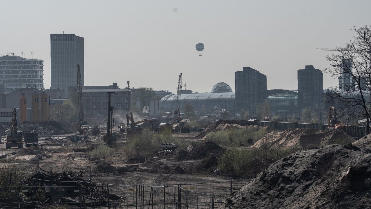 Auf diesem Baugrundstück in Berlin wurde die Weltkriegsbombe gefunden. Auf diesem Baugrundstück in Berlin wurde die Weltkriegsbombe gefunden.