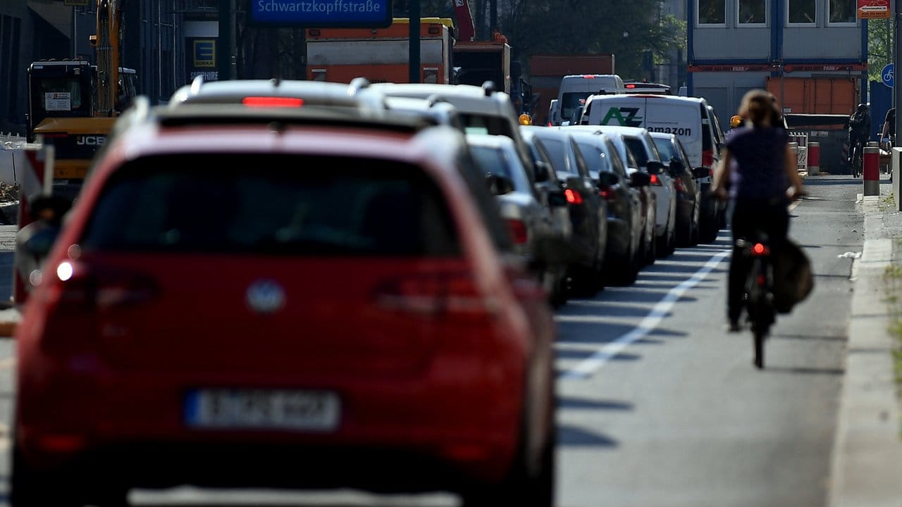 Wer kann, lässt das Auto stehen und fährt mit dem Rad. Wer kann, lässt das Auto stehen und fährt mit dem Rad.