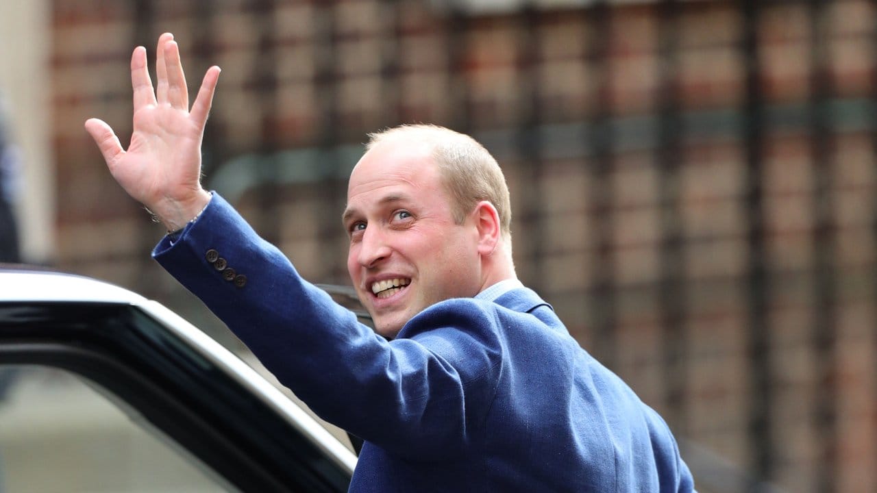 Der strahlende Papa: Prinz William verlässt nach der Geburt seines Sohnes das St.