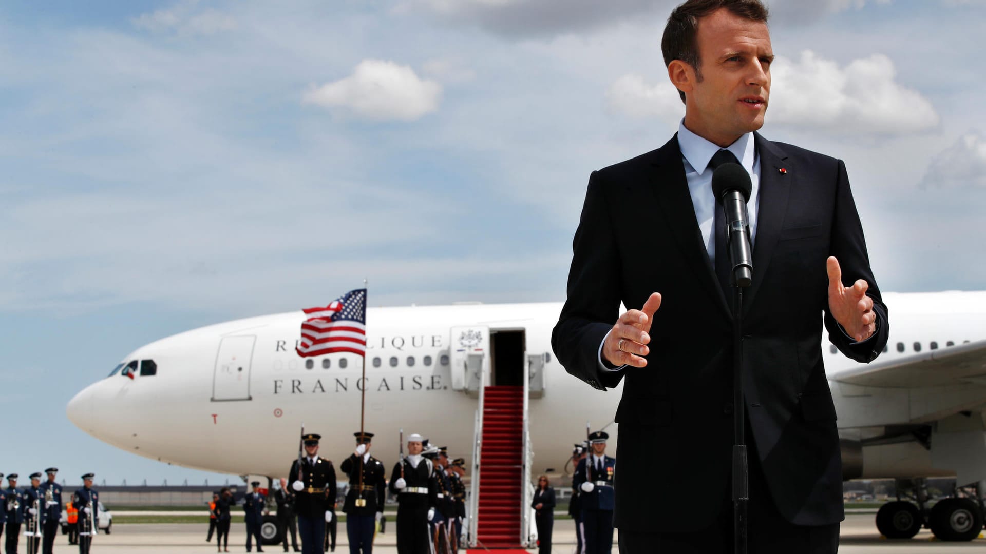 Es ist der erste Staatsbesuch in der Amtszeit von Donald Trump: Eine besondere Ehre für Emmanuel Macron. Frankreichs Präsident betont vor dem Eintreffen in Washington seine Gemeinsamkeiten mit Trump....