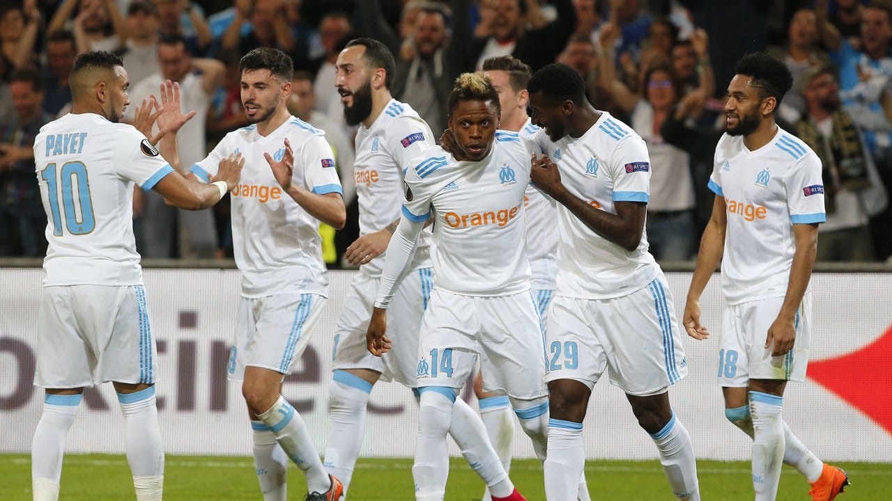 Die Spieler von Olympique Marseille feiern das 2:0 gegen RB Salzburg.