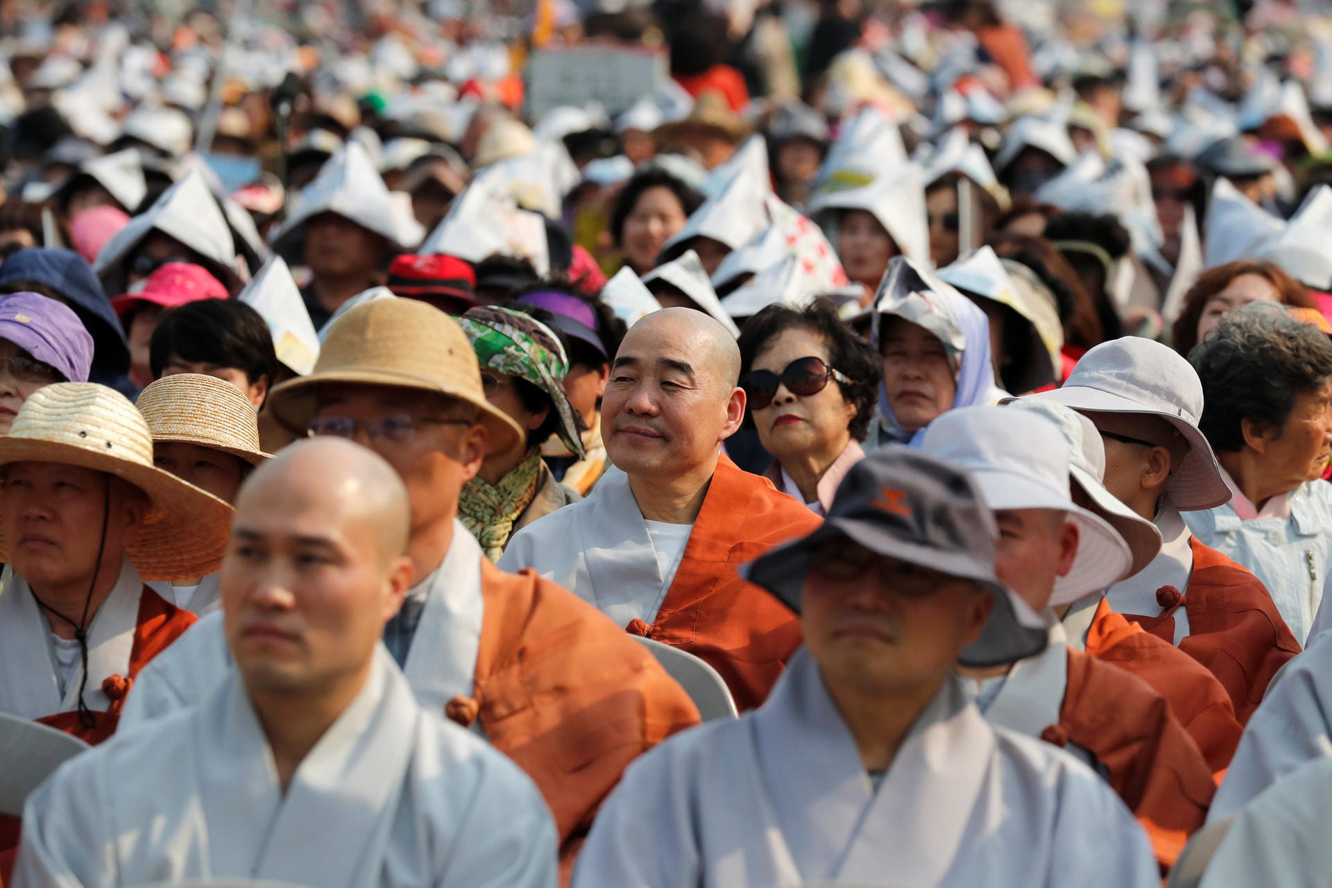 Die Gespräche wurden in vielen Teilen der koreanischen Halbinsel mit großer Freude vernommen. In Soul beteten tausende Mönche und Menschen gemeinsam für den Koreanischen Friedensprozess.