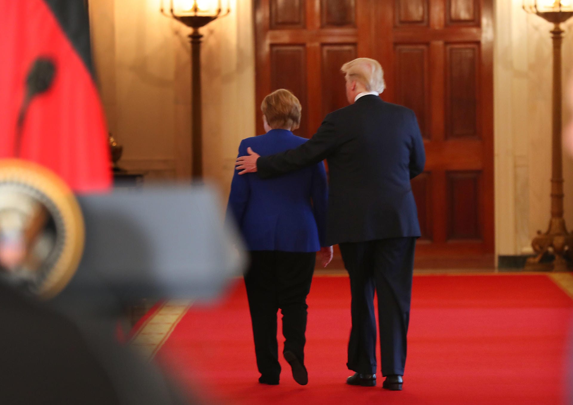 Die Probleme begleiten Angela Merkel auch auf dem Weg zurück nach Deutschland. Werden US-Strafzölle bald auch Deutschland treffen? Wird Trump das Atom-Abkommen mit dem Iran aufkündigen? Für ein weiteres Treffen bleiben mehr als genug Themen.