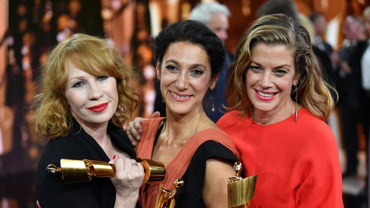 "3 Tage in Quiberon" - 3 Preisträgerinnen: Birgit Minichmayr (l-r), Emily Atef und Marie Bäumer. "3 Tage in Quiberon" - 3 Preisträgerinnen: Birgit Minichmayr (l-r), Emily Atef und Marie Bäumer.