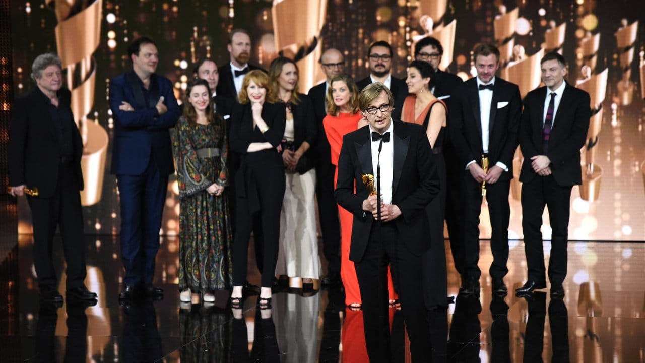 Filmproduzent Karsten Stöter erhält die Goldene Lola für "3 Tage in Quiberon". Filmproduzent Karsten Stöter erhält die Goldene Lola für "3 Tage in Quiberon".