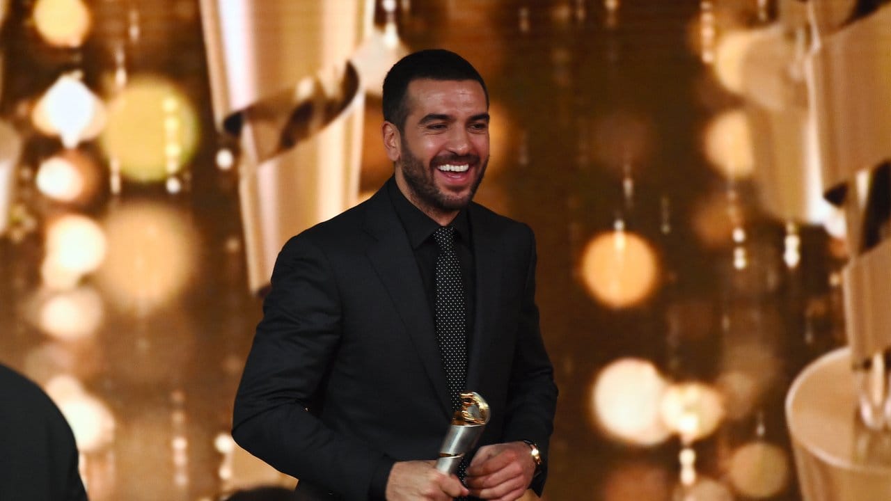 Elyas M’Barek und das Team von "Fack ju Göhte 3" erhalten den Preis für den Kino-Hit des Jahres. Elyas M’Barek und das Team von "Fack ju Göhte 3" erhalten den Preis für den Kino-Hit des Jahres.